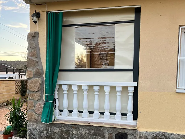 toldo azul y naranja